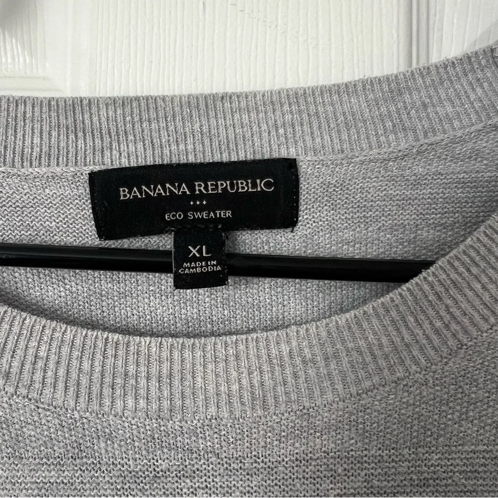 Banana Republic Men's Light Gray Crewneck Sweater